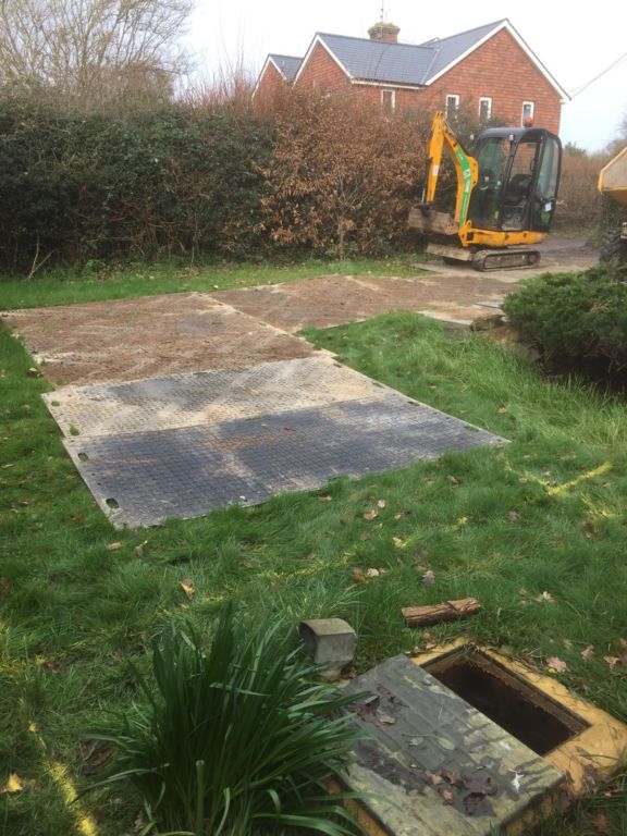 Ground protection matting for sewage treatment installation